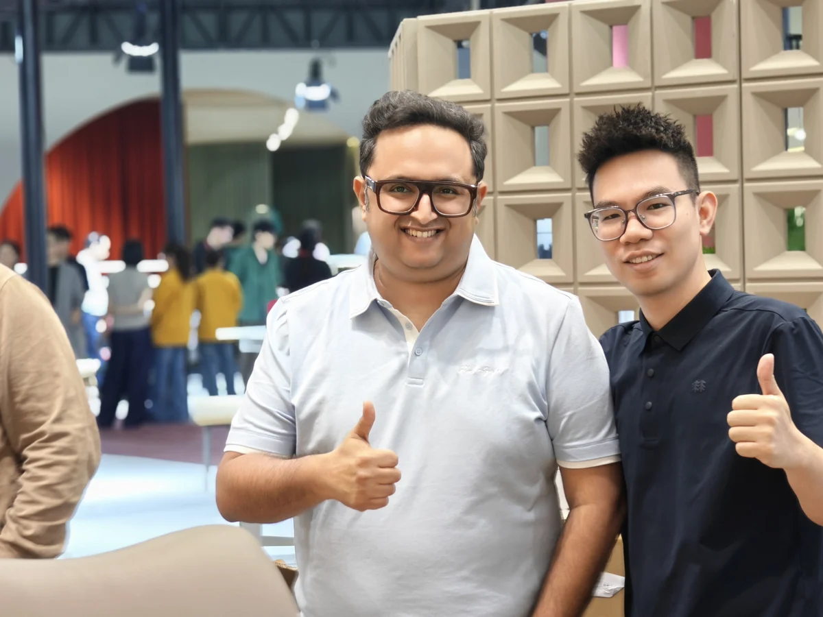 达利木业展会客户合影